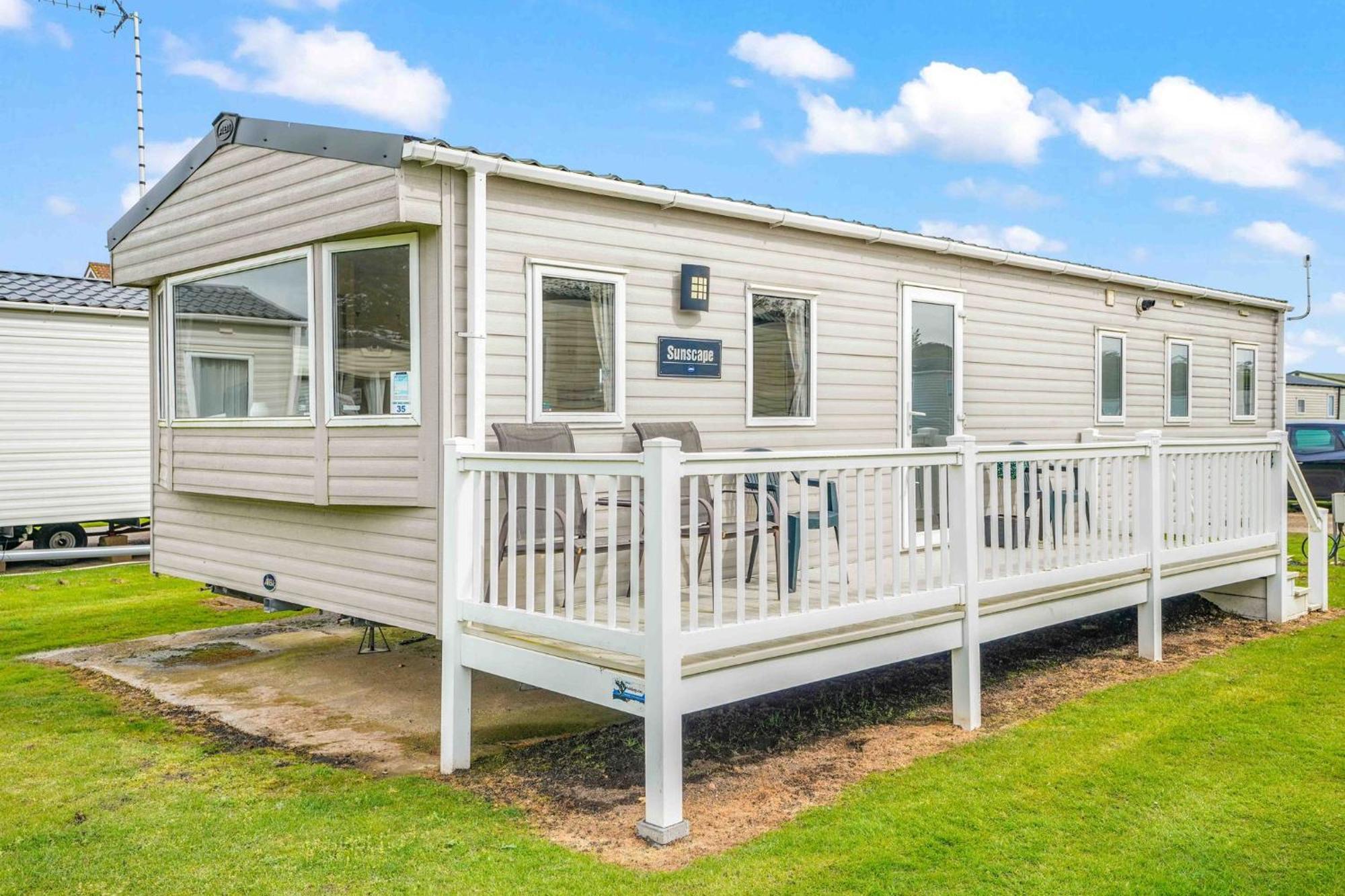 Sunscape Lodge Corton  Eksteriør billede
